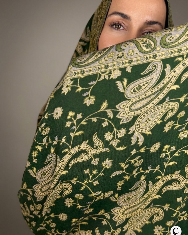 Chusta "Emerald Forest Paisley" – Szlachetna Zieleń i Srebro (210x70cm)