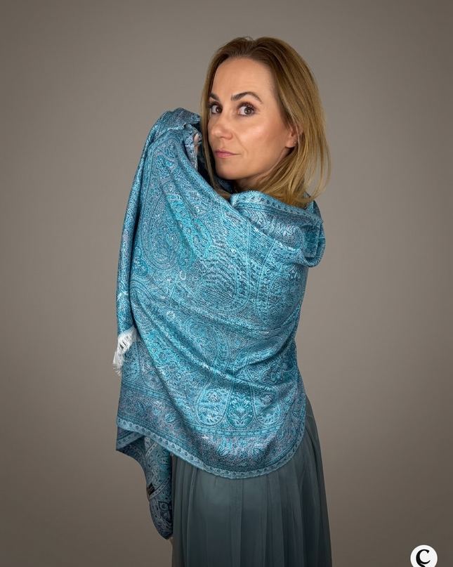 "Oblicza Oceanu" - od błękitu po sztormowy granat (207x70 cm)