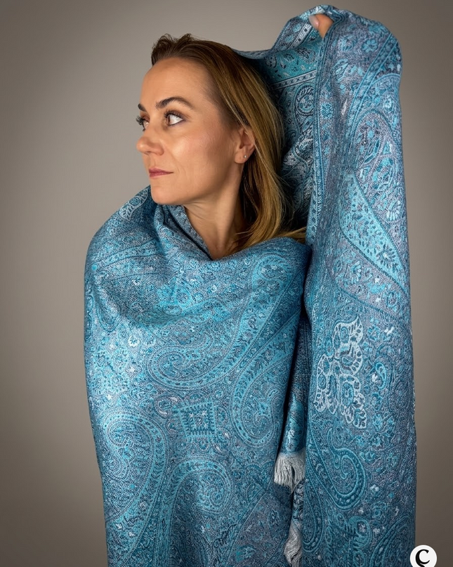 "Oblicza Oceanu" - od błękitu po sztormowy granat (207x70 cm)