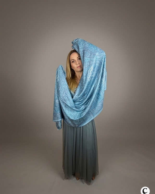 "Oblicza Oceanu" - od błękitu po sztormowy granat (207x70 cm)