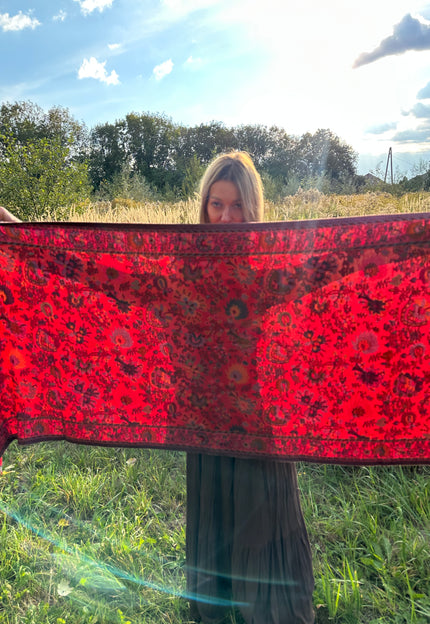 Szal w odcieniach czerwieni <a href="https://www.instagram.com/explore/tags/szalczerwony/">#szalczerwony</a> <a href="https://www.instagram.com/explore/tags/czerwie%C5%84najesie%C5%84/">#czerwieńnajesień</a> <a href="https://www.instagram.com/explore/tags/jesiennyszal/">#jesiennyszal</a> <a href="https://www.instagram.com/explore/tags/szalnajesie%C5%84/">#szalnajesień</a> <a href="https://www.instagram.com/explore/tags/jesiennastylizacja/">#jesiennastylizacja</a> <a href="https://www.instagram.com/explore/tags/najesie%C5%84/">#najesień</a> <a href="https://www.instagram.com/explore/tags/najesiennech%C5%82ody/">#najesiennechłody</a>