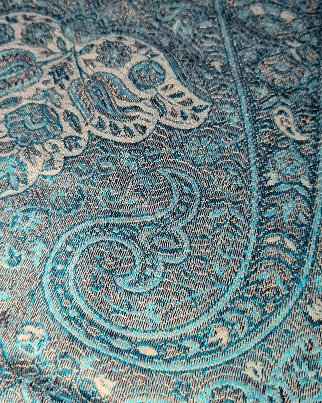 "Oblicza Oceanu" - od błękitu po sztormowy granat (207x70 cm)