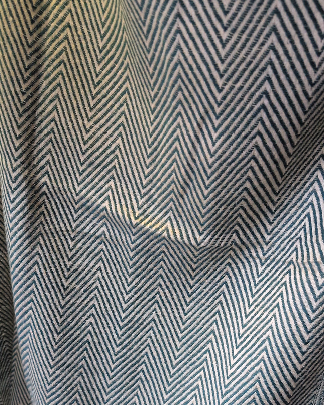 Szal "Forest ZigZag" w odcieniu głębokiej zieleni (196x74 cm)