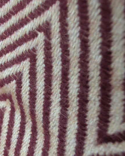 Szal "Cherry ZigZag" w odcieniu dojrzałej wiśni (196x74 cm)