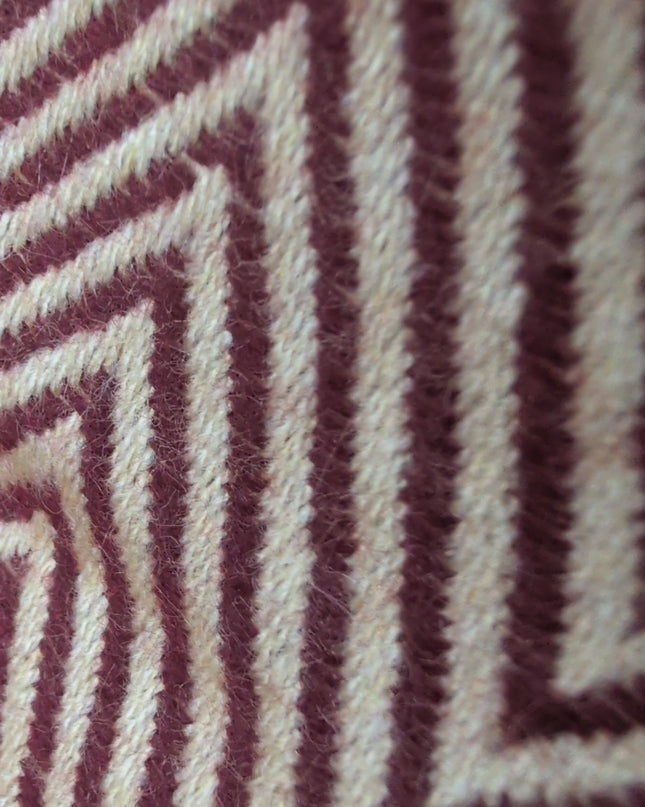 Szal "Cherry ZigZag" w odcieniu dojrzałej wiśni (196x74 cm)