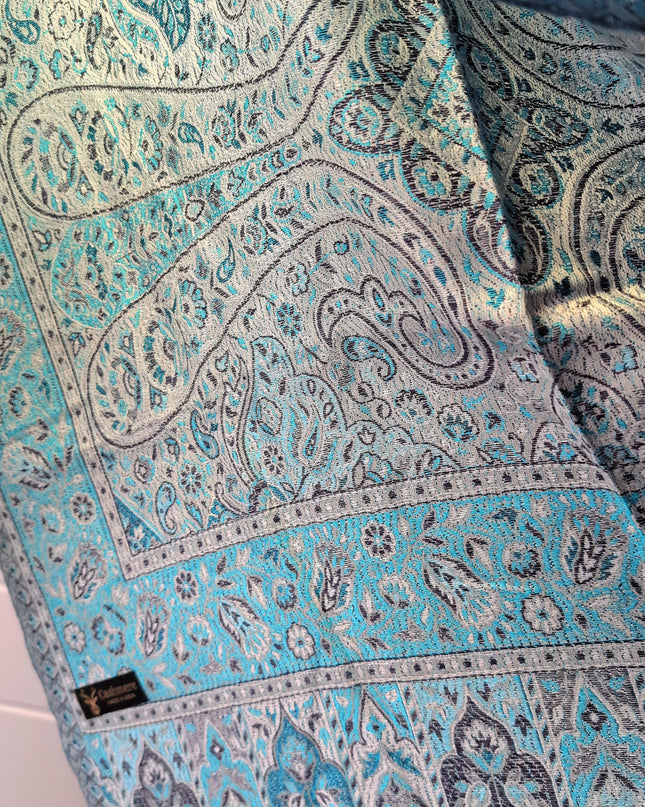 "Oblicza Oceanu" - od błękitu po sztormowy granat (207x70 cm)