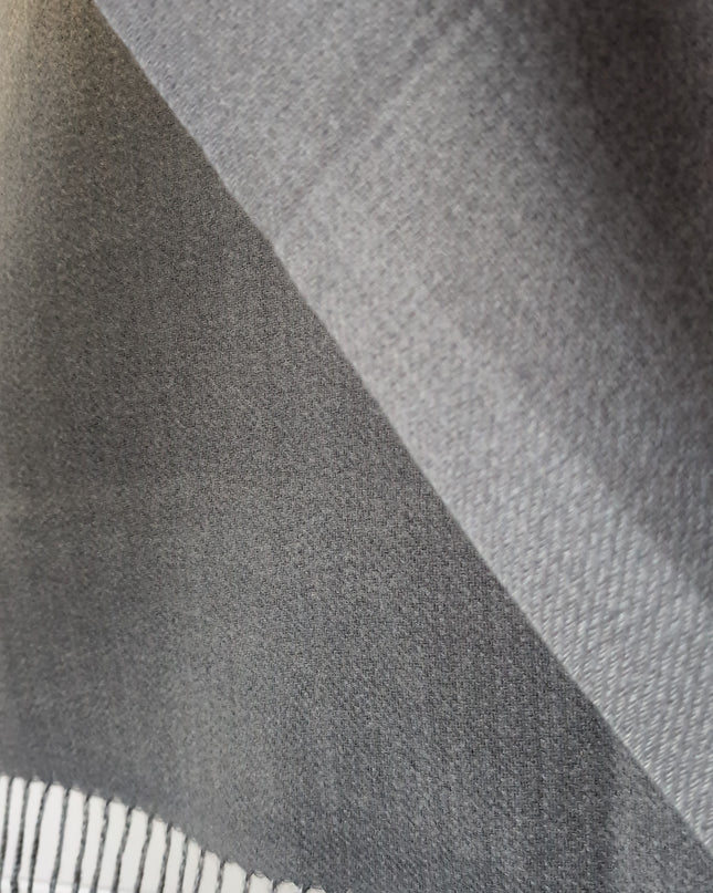 Szal "Silver Mist Duo" w dwóch odcieniach szarości (185x67 cm)